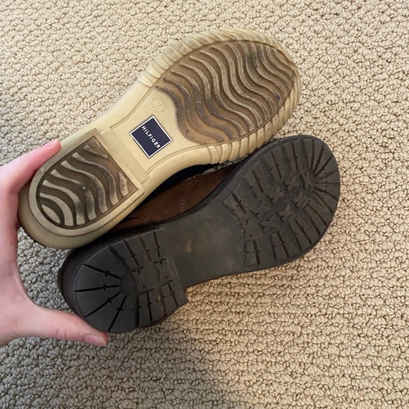 Brown lace up ankle booties - Picture 3 of 10